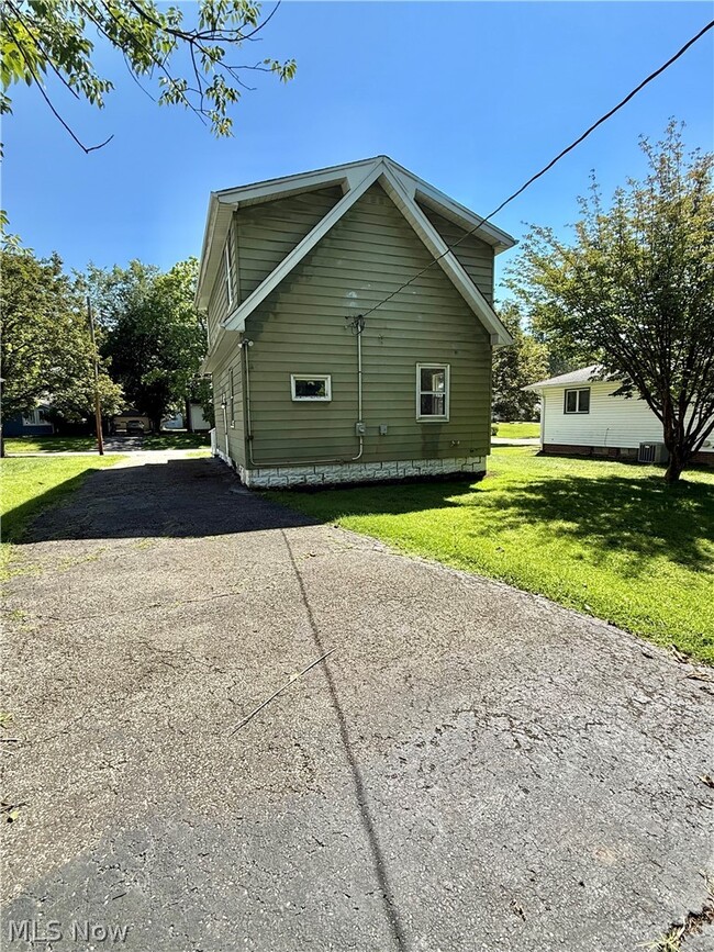 Building Photo - 41 Dewhurst Ave