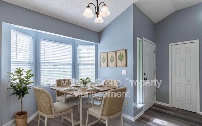 Building Photo - 3390 Millcrest Pl