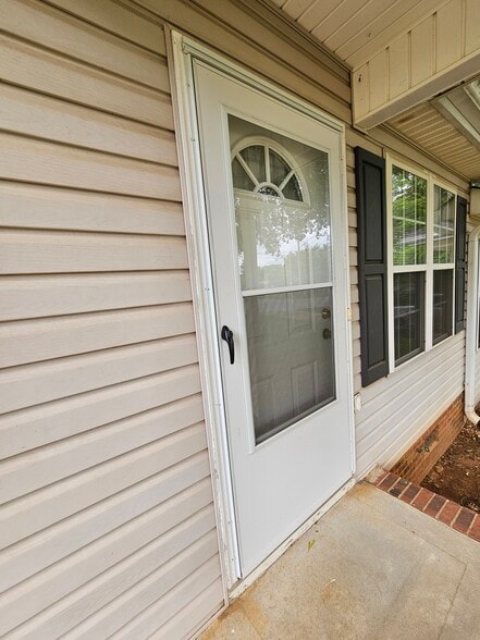 Front Door - 305 Pope Field Rd #A