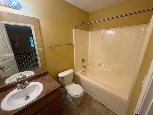 Building Photo - 429 Jasmine Cir