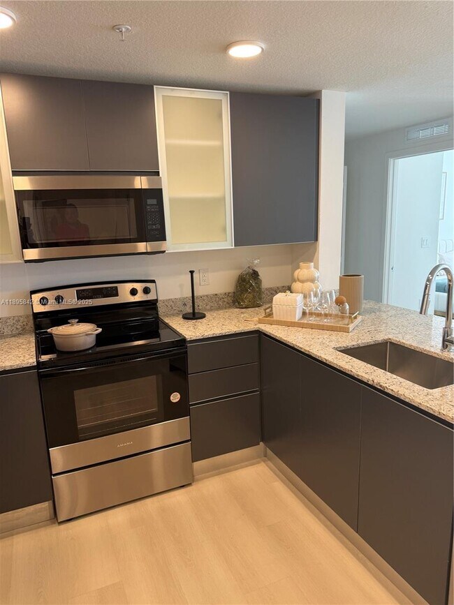 Building Photo - 5592 Pga Blvd