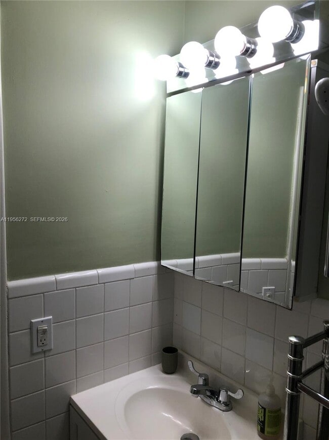 Building Photo - 255 Sunrise Dr