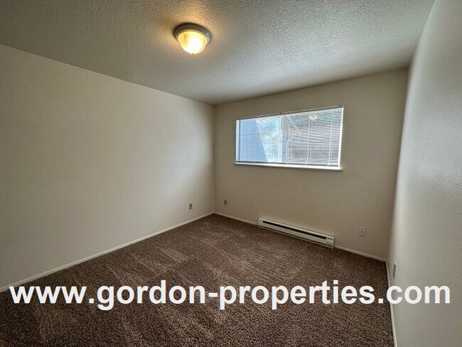 Building Photo - 4512 NE Lombard St