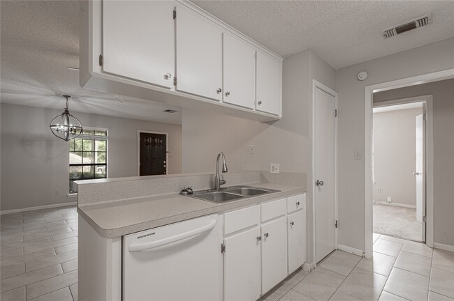 Building Photo - 3011 Sand Dr