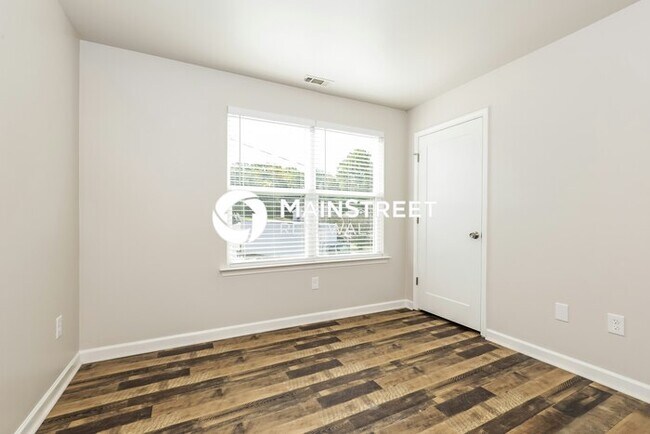 Building Photo - 3 Bedroom Pet-Friendly Home in NASHVILLE, TN with Main Street Renewal
