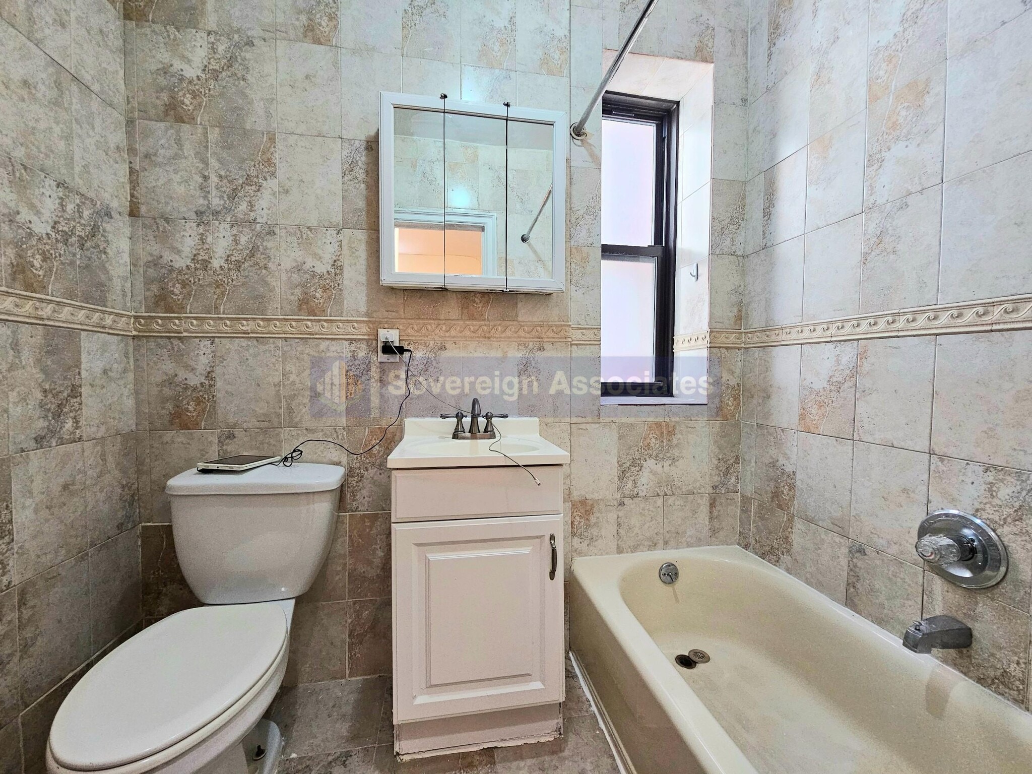 Building Photo - 30 Dongan Pl