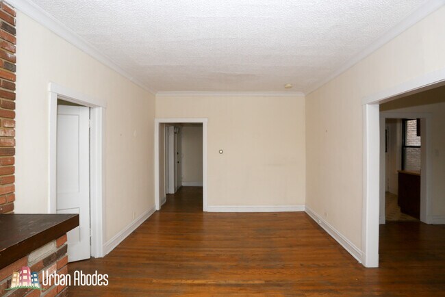 Building Photo - 3517 N Racine Ave