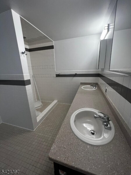 Building Photo - 53 W Palisade Ave