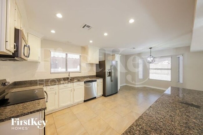 Building Photo - 3022 E Brookwood Ct