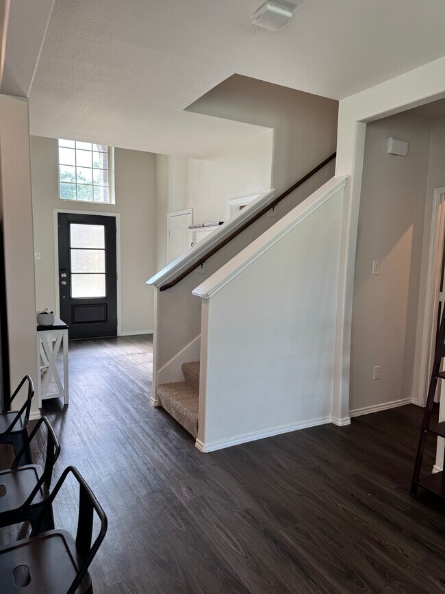 Building Photo - 16024 Dockside St