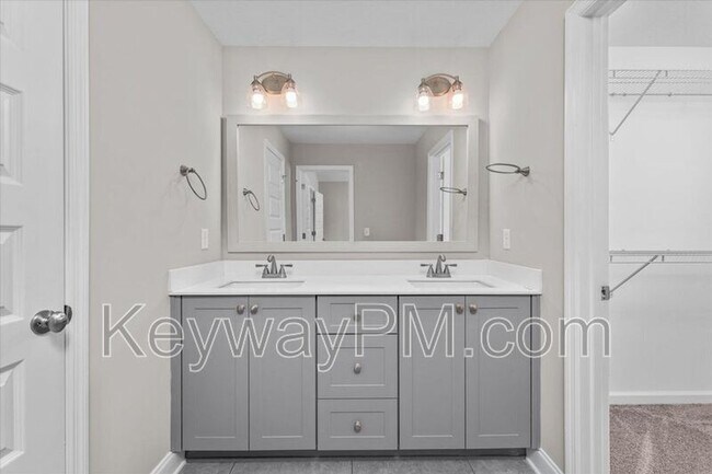 Building Photo - 202 Linsmore Ave