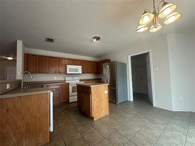 Building Photo - 2900 Windhaven Dr