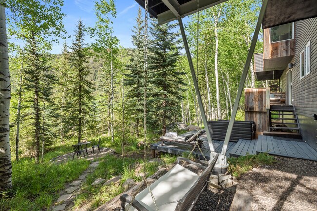 Building Photo - 122 Eastwood Rd