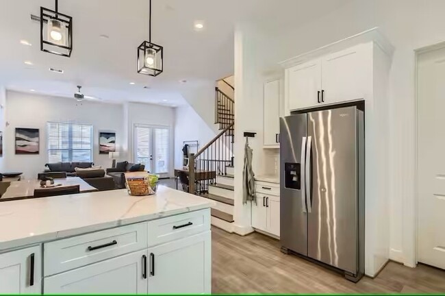 Building Photo - 1528 Chestnut St