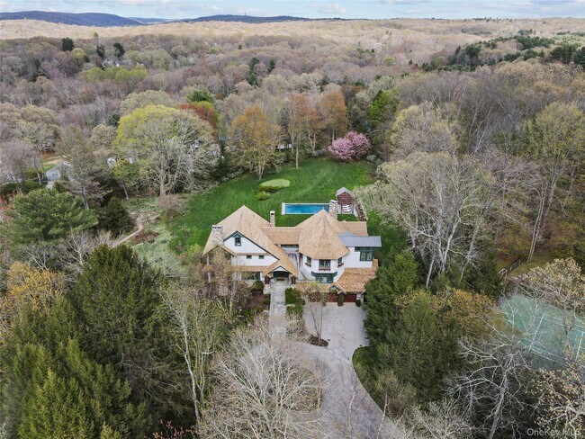 Building Photo - 10 Upland Rd N