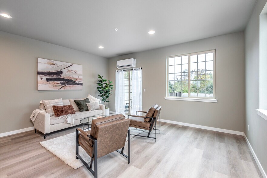 Building Photo - 11212 Bingham Ave E