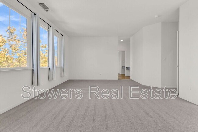 Building Photo - 1162 Waverly Cir