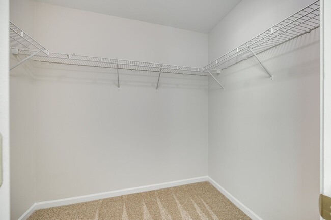 Building Photo - Beautiful 2 Bed 2.5 bath townhome in Benni...