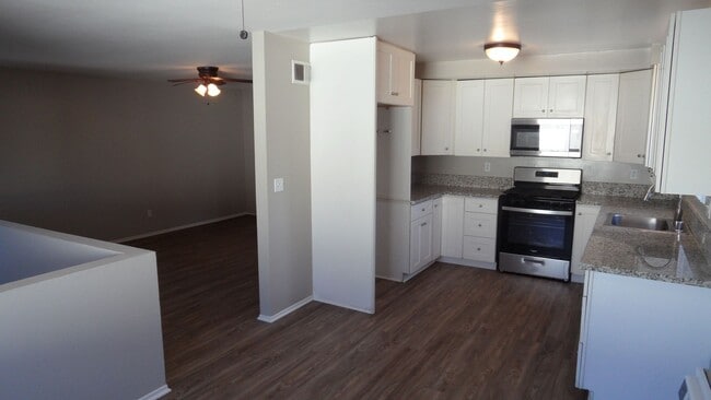 Building Photo - 640 S Fashion Park St