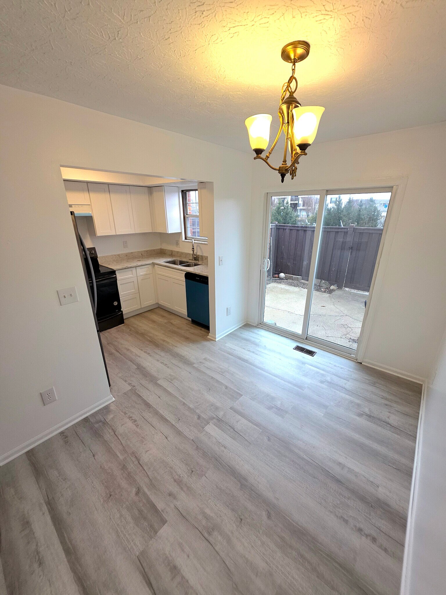 Dining Room - 5378 Portland St