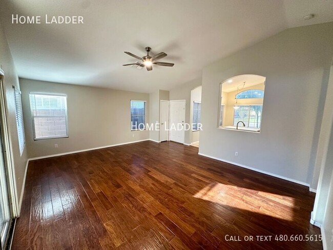 Building Photo - 363 W Bruce Ave