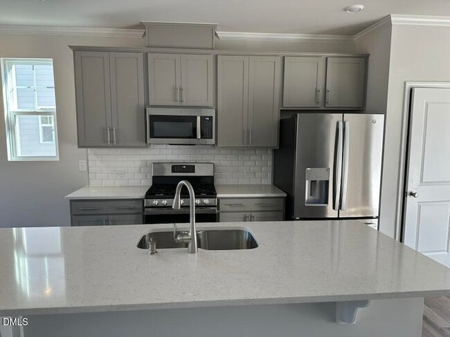 Building Photo - 451 Deercroft Dr