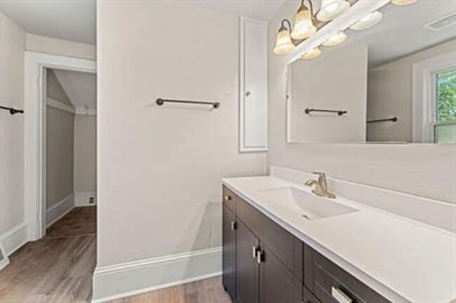 Building Photo - VIDEOTOUR: Gorgeous Victorian 4-bedroom home with Huge Garage! PETS WELCOME