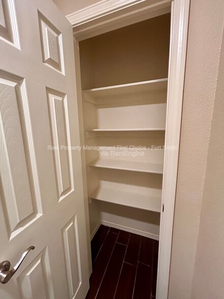 Building Photo - 420 Ridge Point Dr