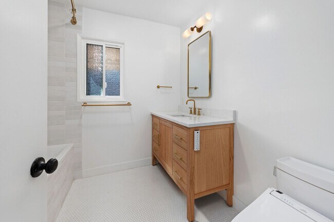 Building Photo - Beautiful 3BR Home with Solar, A/C, and Spacious Yard in San Diego