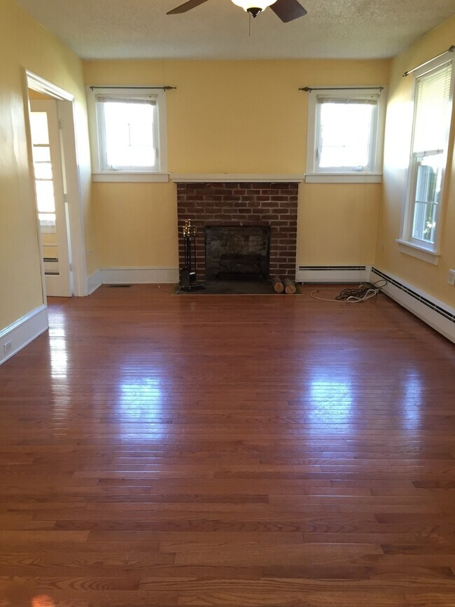 Primary Photo - 112 W Highland Ave