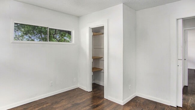 Building Photo - Beautifully Crafted 3 Bed 1 Bath Home in River Oaks!