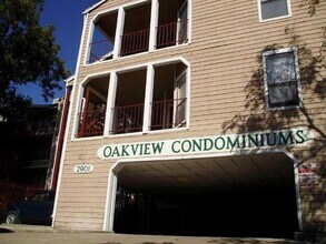 Building Photo - UT PRE LEASE: 2 bd/ 2 ba North Campus Condo. Short walk to UT. View of UT Tower!