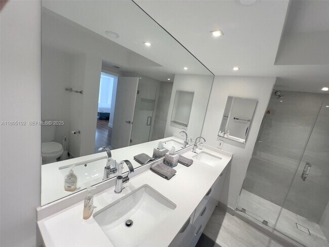 Building Photo - 1000 W Island Blvd