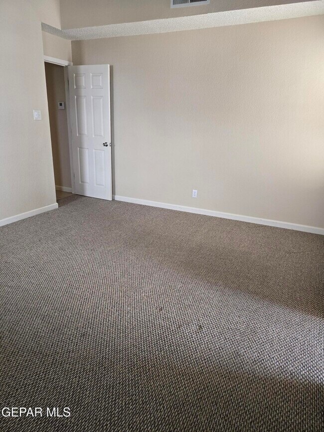 Building Photo - 1025 Desierto Luna St