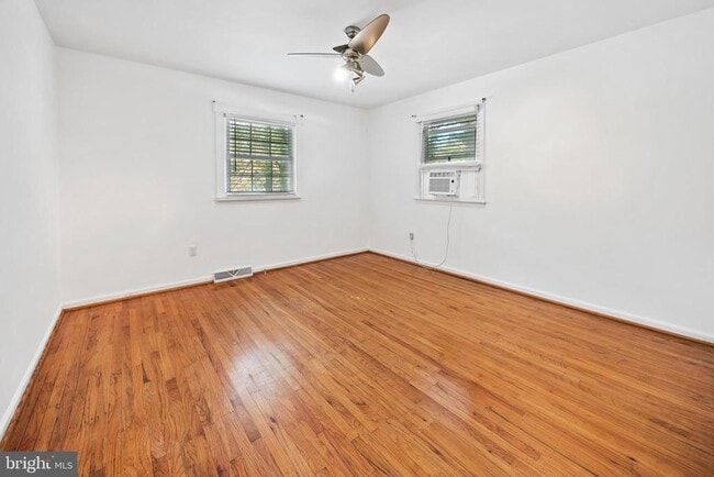 Building Photo - 24 Maple Ave