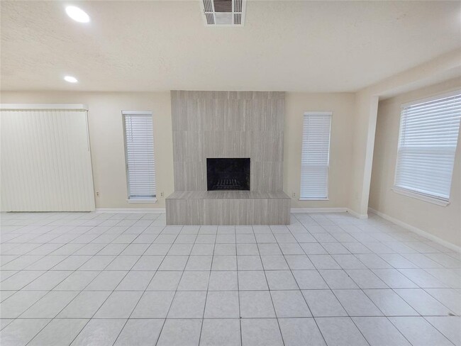 Building Photo - 13115 High Star Dr