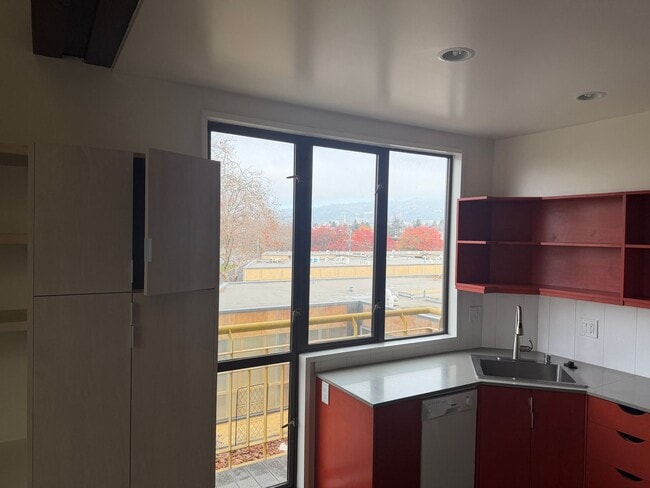 Building Photo - Contemporary, Large 1br/1ba Apt. Near Ashby BART