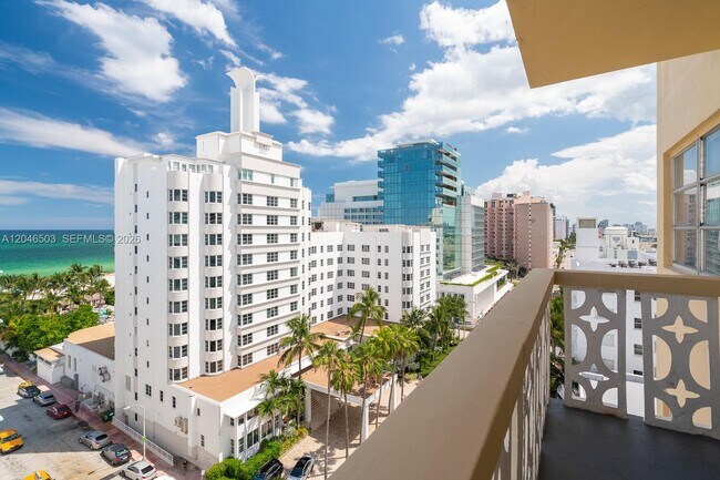 Building Photo - 3100 Collins Ave