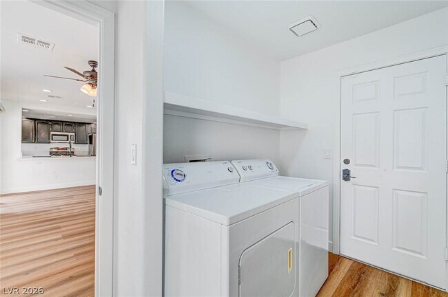 Building Photo - 2817 Via Florentine St