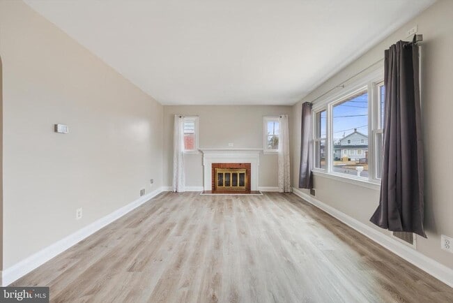 Building Photo - 304 Newfield Rd