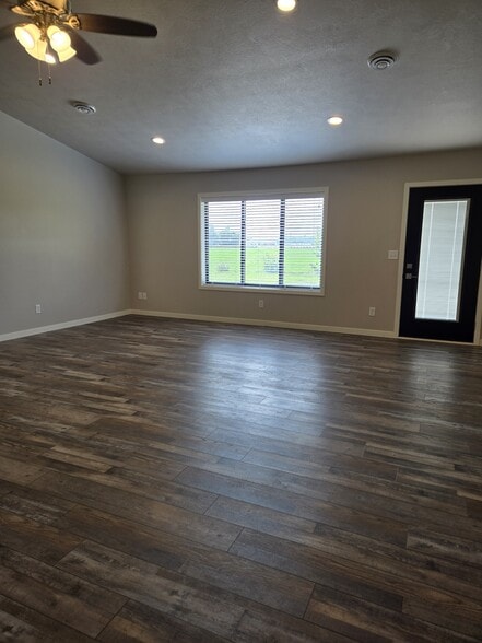 Building Photo - 1407 W 20th Ave