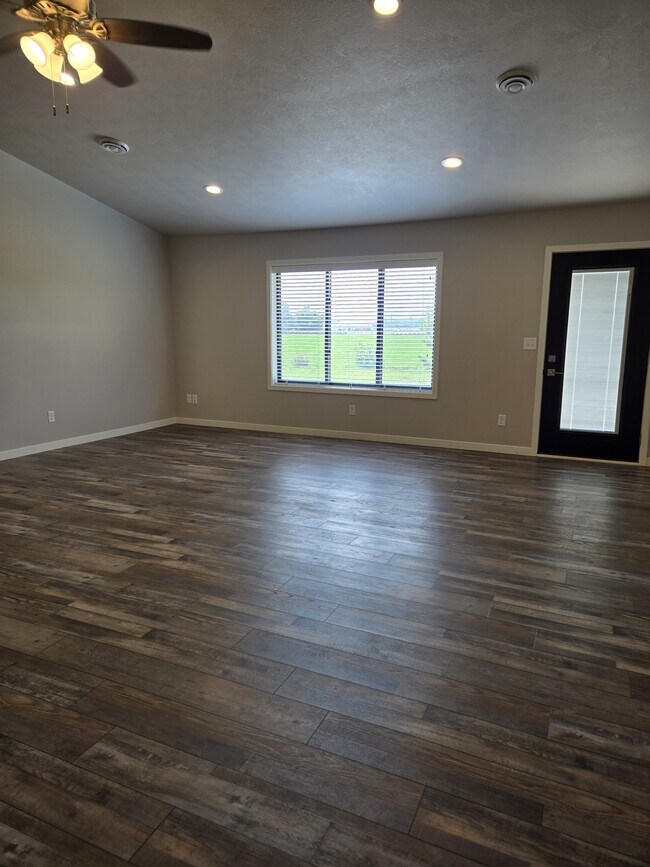 Building Photo - 1407 W 20th Ave