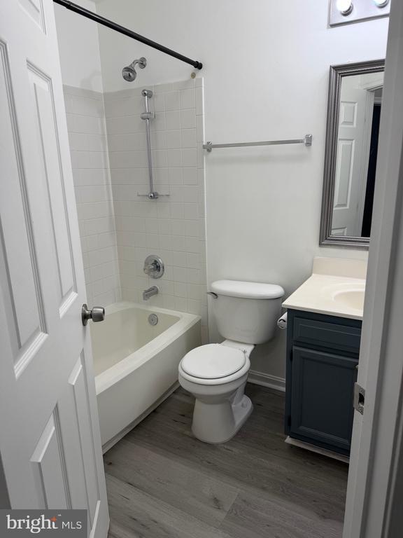 Building Photo - 405 Park Cove Dr