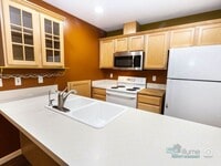 Building Photo - Bright & Spacious 2-Bedroom End Unit Townh...