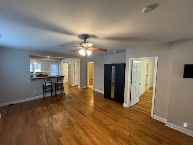 Building Photo - Charming 1925 Craftsman Bungalow in Downtown Raleigh
