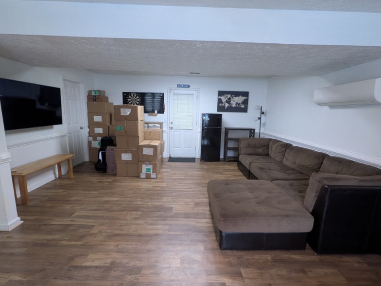 Building Photo - 5845 Shadewater Dr