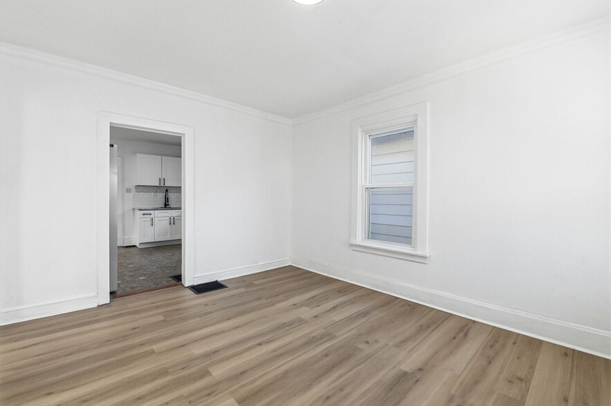 Building Photo - 6531 Plymouth Ave