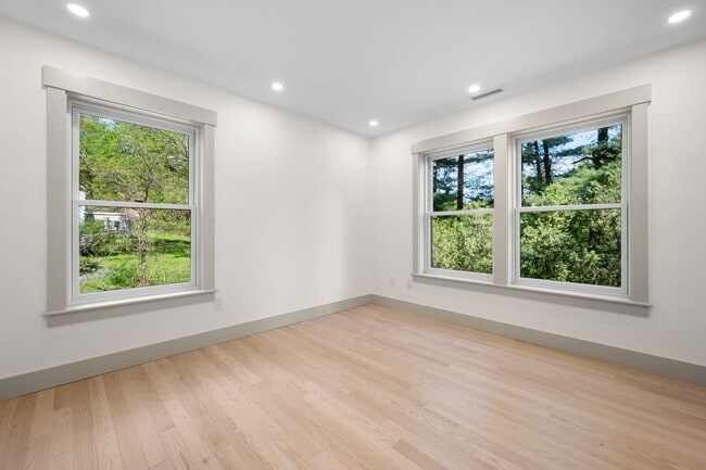 Building Photo - Modern Farmhouse 3 Bedroom 3.5 Barhroom