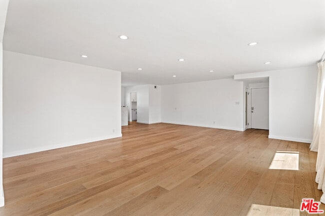Building Photo - 1525 Hayworth Ave