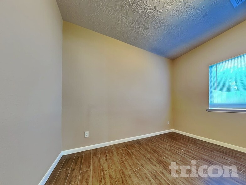 Building Photo - 25303 Laurel Green St